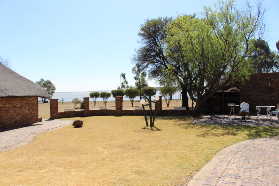 5 Bedroom Property for Sale in Oranjeville Free State